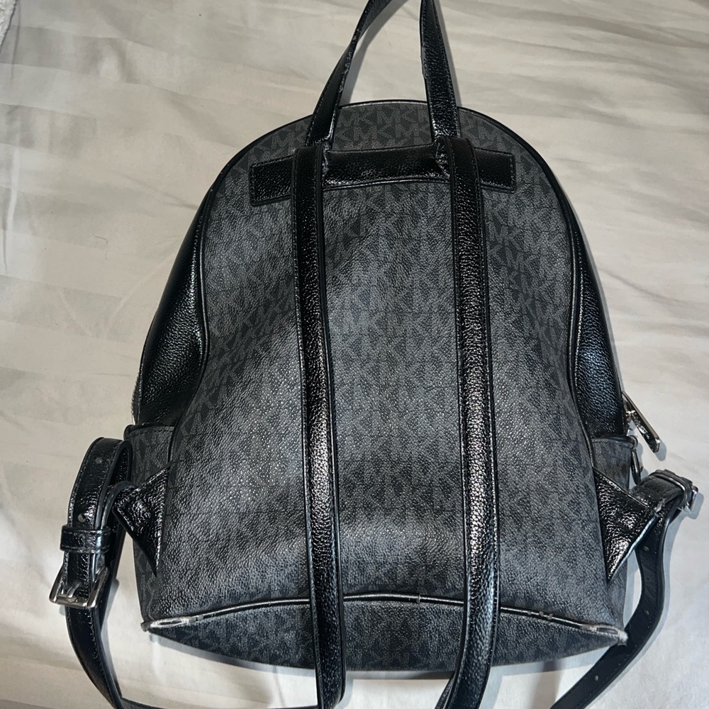 Sheila Medium Signature Logo Backpack - Picture 5 of 13